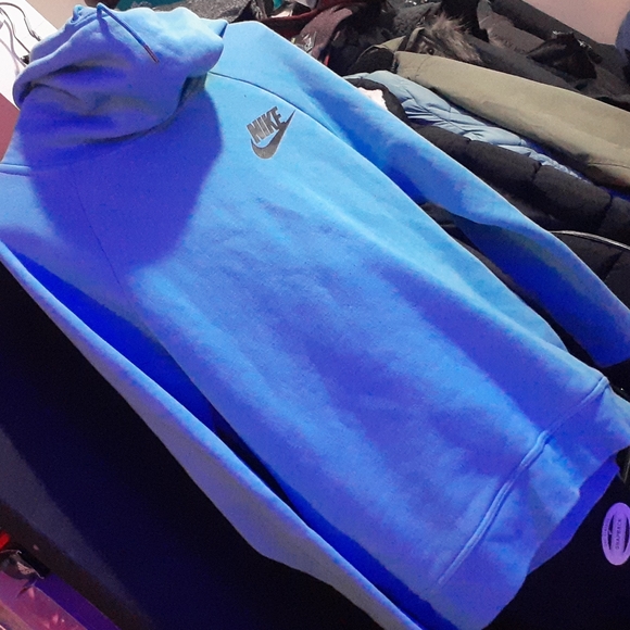 Size Medium Nike hoodie - Picture 2 of 2